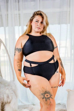 Chantay Polewear Pretzel 2-way Top - Noir -Underwear General Store IMG 2602