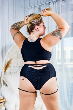 Chantay Polewear Pretzel 2-way Top - Noir -Underwear General Store IMG 2702